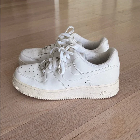 Nike Air Force 1 in White - Picture 1 of 4